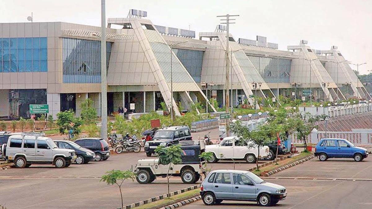 அபுதாபியில் இருந்து கடத்தி வரப்பட்ட ரூ.9 கோடி மதிப்பிலான உயர்ரக கஞ்சா பறிமுதல்