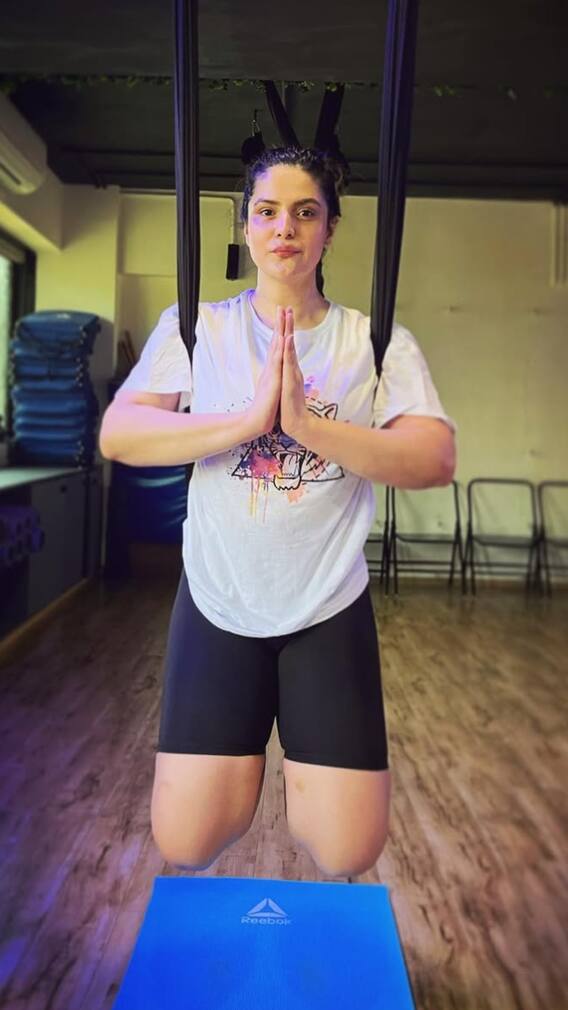 जरीन खान खुद को फिट रखने के लिए रोजाना करती हैं योग