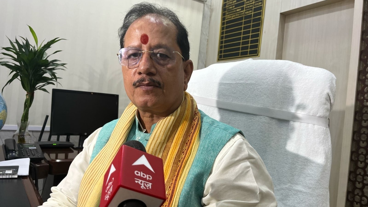 शहीद राम बाबू को श्रद्धांजलि देने नहीं पहुंचे कोई मंत्री, तेजस्वी ने साधा निशाना, क्या बोले डिप्टी CM?
