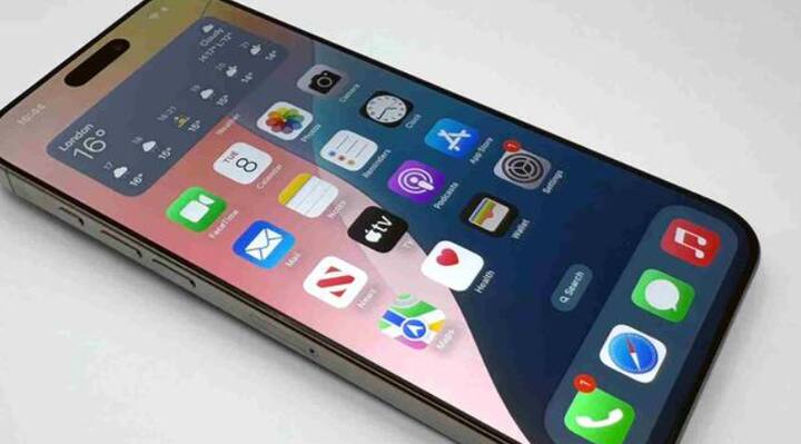 ਕੈਮਰੇ ਦੀ ਗੱਲ ਕਰੀਏ ਤਾਂ ਇਸ ਵਿੱਚ ਟ੍ਰਿਪਲ ਰੀਅਰ ਕੈਮਰਾ ਸੈੱਟਅਪ ਹੈ। ਇਸ ਵਿੱਚ 48MP ਵਾਈਡ ਲੈਂਸ, 48MP ਅਲਟਰਾਵਾਈਡ ਲੈਂਸ, 12MP ਪੇਰੀਸਕੋਪ ਲੈਂਸ ਅਤੇ ਸੈਲਫੀ ਅਤੇ ਵੀਡੀਓ ਕਾਲਾਂ ਲਈ 12MP ਫਰੰਟ ਕੈਮਰਾ ਦਿੱਤਾ ਗਿਆ ਹੈ। ਡਿਜ਼ਾਈਨ ਦੀ ਗੱਲ ਕਰੀਏ ਤਾਂ ਇਹ ਆਈਫੋਨ ਟਾਈਟੇਨੀਅਮ ਫਰੇਮ ਦੇ ਨਾਲ ਆਉਂਦਾ ਹੈ ਅਤੇ IP68 ਰੇਟਿੰਗ ਦੇ ਕਾਰਨ ਧੂੜ ਅਤੇ ਪਾਣੀ ਤੋਂ ਸੁਰੱਖਿਅਤ ਰਹਿੰਦਾ ਹੈ।