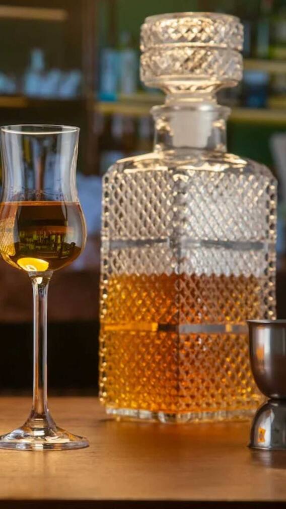 విస్కీ జీర్ణమవ్వడానికి ఎంత టైమ్ పడుతుందో తెలుసా?
