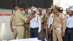 अलीगढ़ पुलिस की अनोखी पहल, ट्रैफिक पुलिस को मिले 50 AC हेलमेट, भीषण गर्मी से मिलेगी राहत
