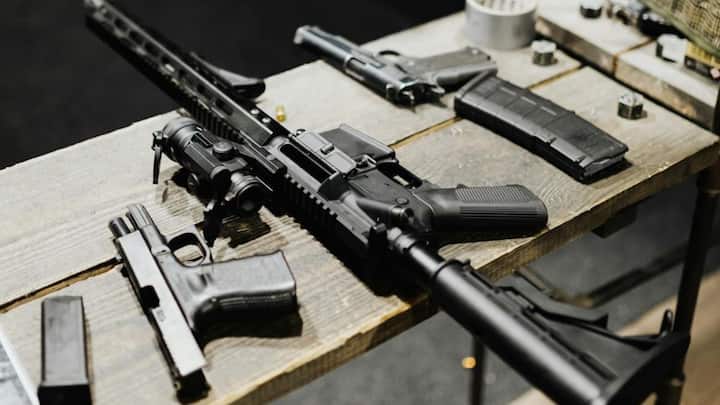 साल 2024 में अमेरिका ने कुल 27.57 लाख करोड़ के हथियारों के साथ रक्षा समझौता किया था.