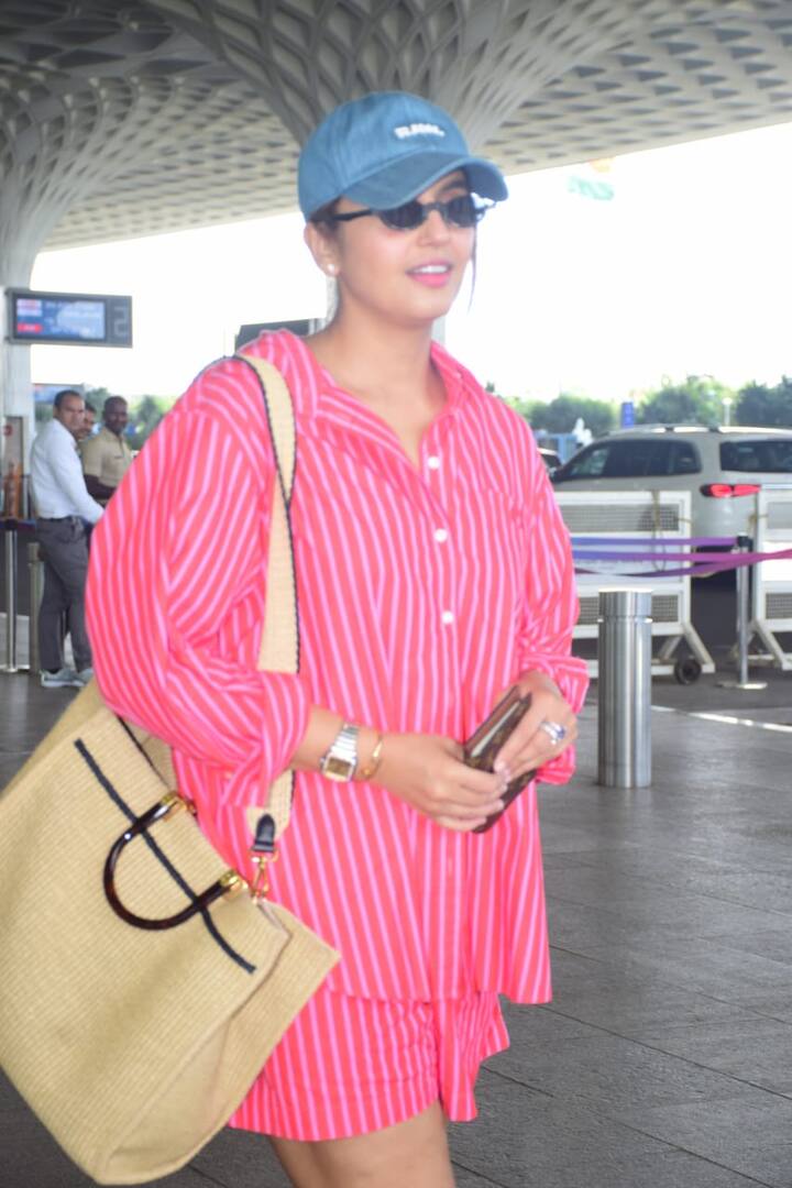 The playful stripes inject a fresh, youthful energy, while the loose fit promises comfort during long hours of travel.