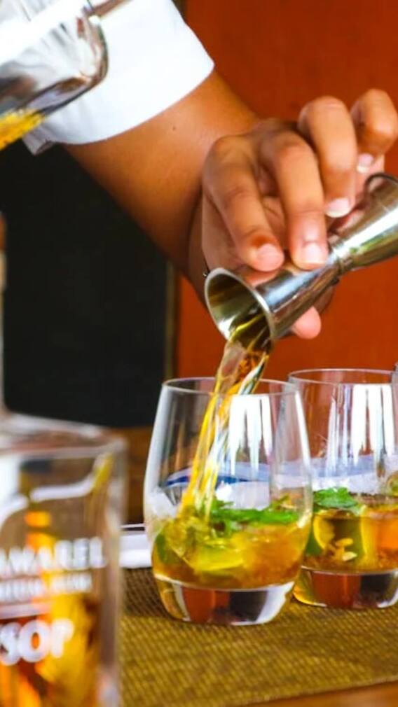 किस चीज से जहरीली बनती है शराब?