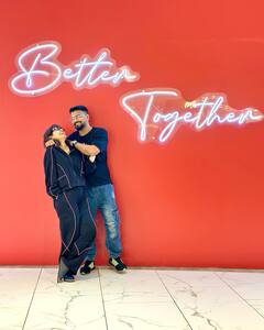 Hina Khan:  कोरियन लूकमध्ये हिना खान करतेय कोरिया सफर; पाहा फोटो!