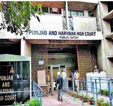 ਇਸ ਦੇ ਨਾਲ ਹੀ ਅਦਾਲਤ ਵਲੋਂ ਬੀ. ਬੀ. ਐੱਮ. ਬੀ., ਕੇਂਦਰ ਅਤੇ ਹਰਿਆਣਾ ਸਰਕਾਰ ਨੂੰ ਨੋਟਿਸ ਭੇਜਿਆ ਗਿਆ ਹੈ। ਪਾਣੀਆਂ ਦੀ ਵੰਡ ਨੂੰ ਲੈ ਕੇ ਬੀ. ਬੀ. ਐੱਮ. ਬੀ. ਪ੍ਰਧਾਨ ਦੇ ਬਦਲੇ ਸਟੈਂਡ 'ਤੇ ਵੀ ਅਦਾਲਤ ਨੇ ਜਵਾਬ ਮੰਗਿਆ ਹੈ। ਹੁਣ ਇਸ ਮਾਮਲੇ ਦੀ ਅਗਲੀ ਸੁਣਵਾਈ 20 ਮਈ ਨੂੰ ਹੋਵੇਗੀ।