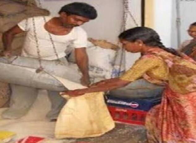 Ration Card Rules: દેશમાં કરોડો લોકો પાસે રેશનકાર્ડ છે. રાશન કાર્ડ પર રાશન ઉપરાંત અન્ય સરકારી સુવિધાઓ પણ ઉપલબ્ધ છે. પરંતુ જો તમે આ ભૂલો કરો છો તો તમારું રેશનકાર્ડ રદ થઈ શકે છે.