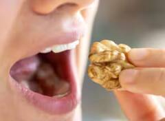 ਗਰਮੀਆਂ 'ਚ ਕਿਵੇਂ ਖਾਣੇ ਚਾਹੀਦੇ ਅਖਰੋਟ? ਜਾਣੋ ਰੋਜ਼ ਖਾਣ ਦੇ ਫਾਇਦੇ ਅਤੇ ਨੁਕਸਾਨ