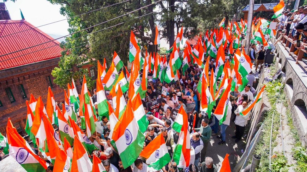 शिमला में निकाली गई तिरंगा यात्रा, हिमाचल के लोगों ने लगाए पाकिस्तान मुर्दाबाद के नारे