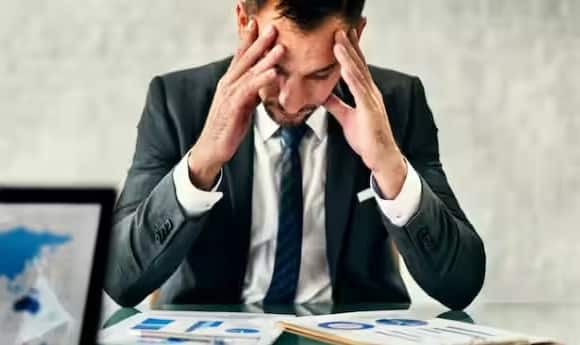 तनावग्रस्त होना: ऐसा आपके साथ भी हो सकता है जब आप बहुत अधिक तनाव में हों। इसलिए उसे यथासंभव खुश रखने का प्रयास करें। अन्यथा आपको ऐसी समस्याओं का सामना करना पड़ेगा।