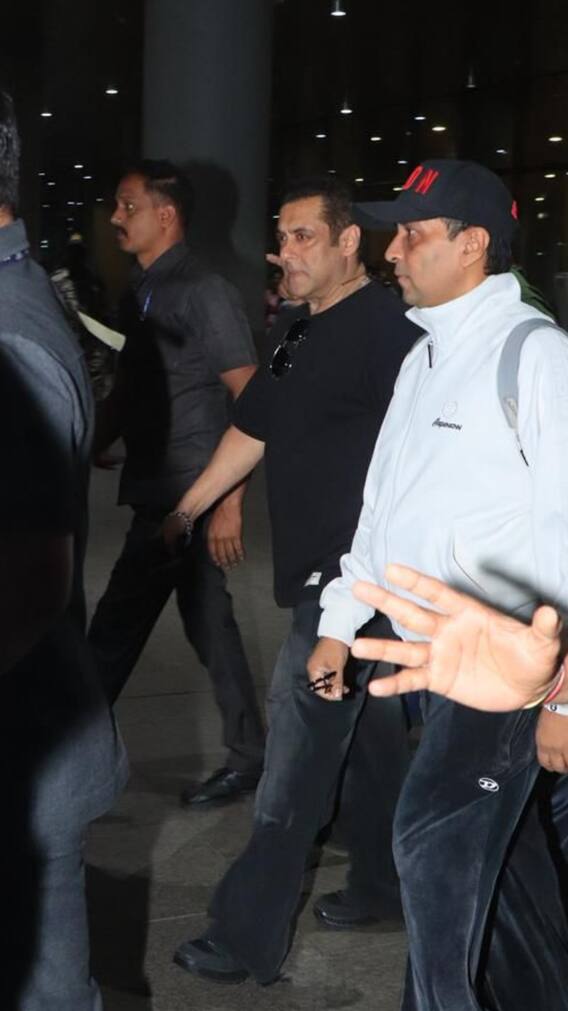 टाइट सिक्योरिटी के साथ एयरपोर्ट पर स्पॉट हुए सलमान खान