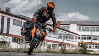 KTM Bike Price Revised: केटीएम की ये शानदार बाइक हुई महंगी, जानें अब कितनी चुकानी होगी कीमत
