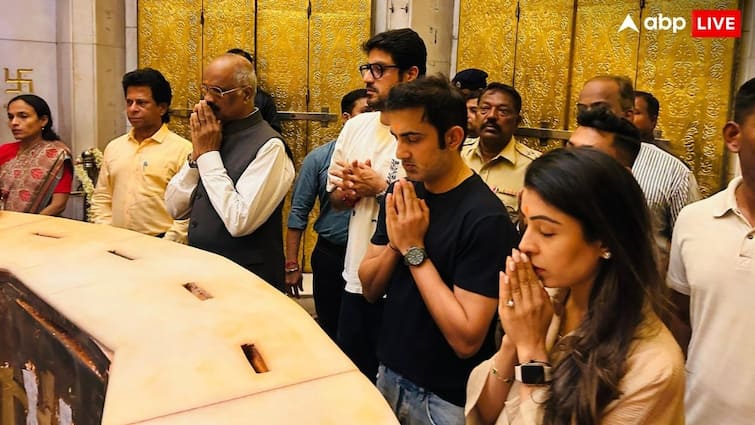 Gautam Gambhir darshan Shree Siddhivinayak Mandir in Mumbai before India cricket team England tour गौतम गंभीर ने किए सिद्धिविनायक मंदिर के दर्शन, भारत के इंग्लैंड दौरे से पहले लिया आशीर्वाद