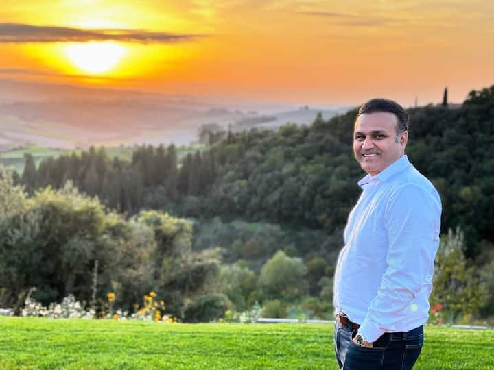 वीरेंद्र सहवाग और आरती अहलावत की शादी के 21 साल बाद उनके तलाक की खबरें सामने आ रही हैं. हालांकि इन चर्चाओं पर सहवाग ने कोई रिएक्शन नहीं दिया है.