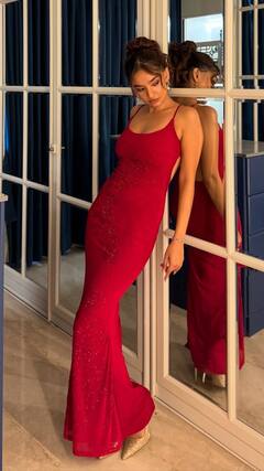 Anushka Sen Turns Heads In A Dazzling Crimson Gown