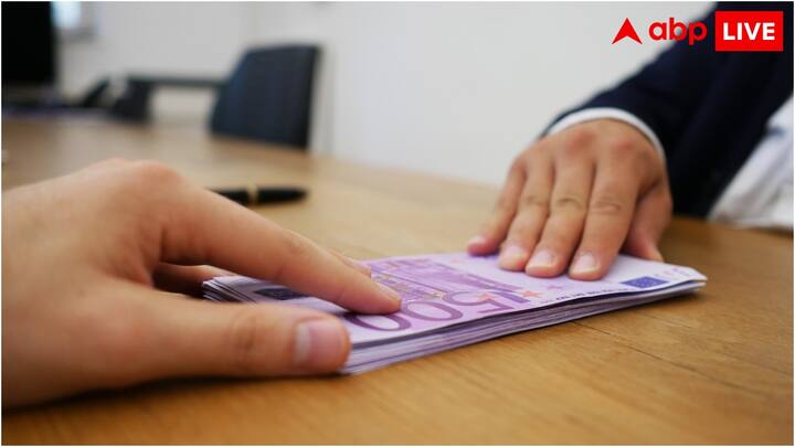 हालांकि, क्या आपने कभी ये सोचा है कि सैलरी 30 दिन में ही क्यों आती है? कुछ महीनों में तो 31 दिन भी होते हैं. वहीं, फरवरी तो 28 या 29 दिन की भी होती है. इसके बावजूद हमें 30 दिन की ही सैलरी मिलती है.