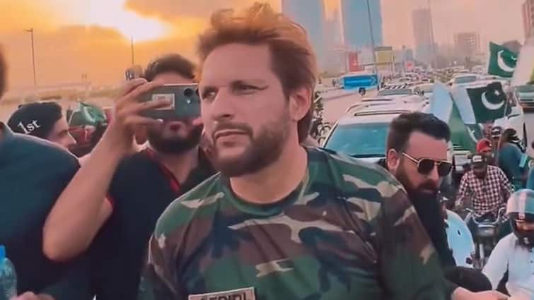 shahid afridi latest interview after india pakistan ceasefire on indian cricket team 'हमें रोका जा रहा है वरना...' भारत-पाकिस्तान सीजफायर के बाद शाहिद अफरीदी का नया बयान तो पढ़िए