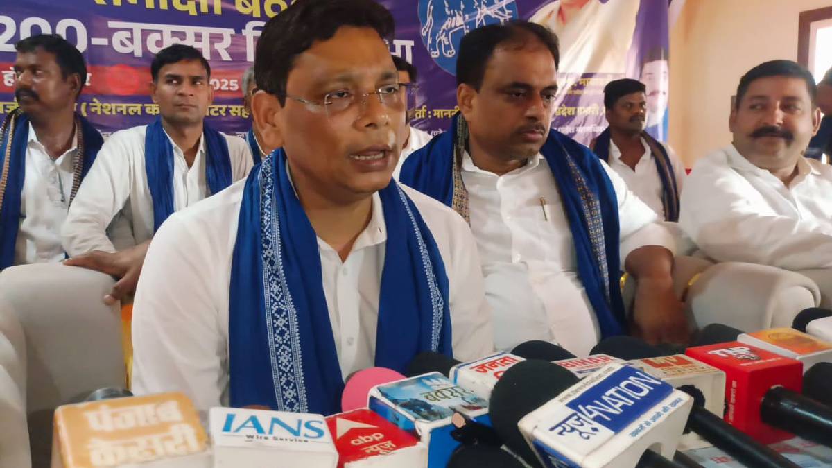 Bihar Elections: बिहार में चुनाव को लेकर BSP का बड़ा दावा, सुधाकर सिंह पर जमकर बरसे पार्टी के नेता