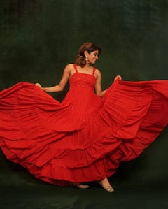 Aditi Shankar: హలో సెనోరిటా... 'భైరవం'లో పల్లెటూరి అమ్మాయిగా చేసింది నువ్వేనా?