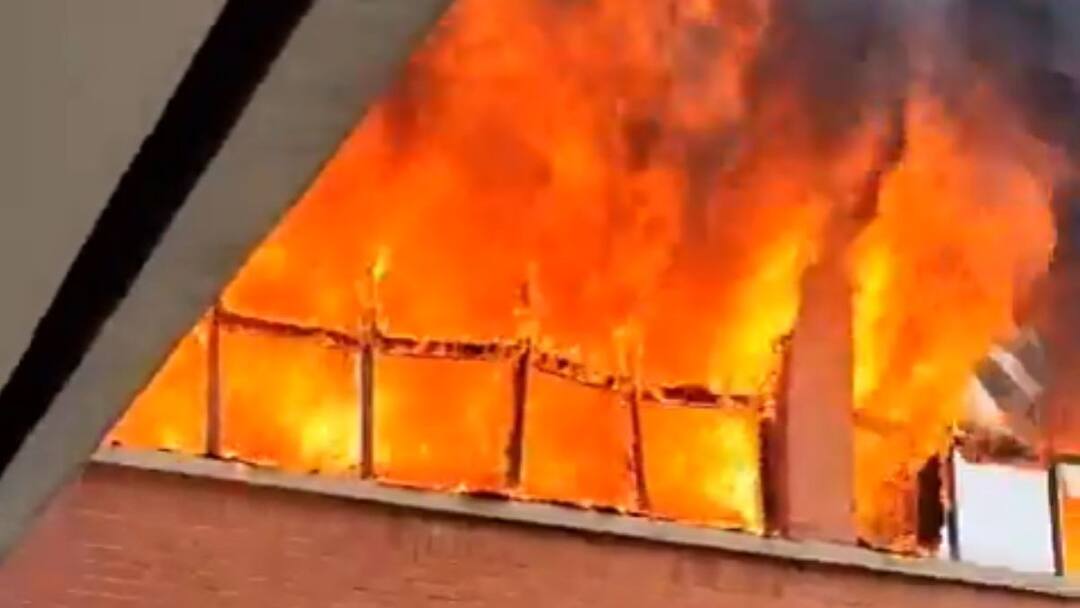 DU College Fire Breaks Out At Sri Guru Gobind Singh College Of Commerce Pitampura Major Fire Breaks Out At DU College In Pitampura: Watch