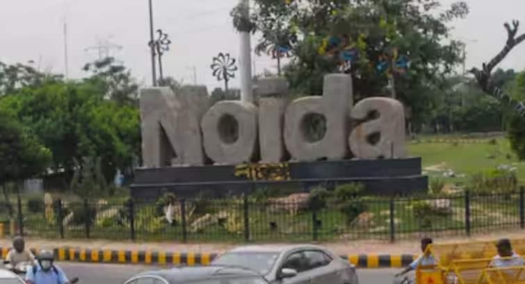 Noida authority Action started against illegal buildings warning given by writing that this building is illegal नोएडा प्राधिकरण का अवैध इमारतों पर एक्शन शुरू, ये बिल्डिंग अवैध है लिखकर दी चेतावनी