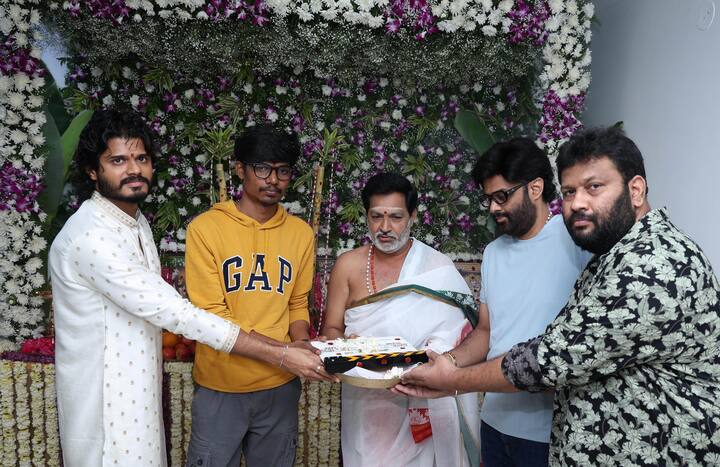 సితార ఎంటర్‌టైన్‌మెంట్స్, శ్రీకర స్టూడియోస్, పార్చ్యూన్ ఫోర్ సినిమాస్ బ్యానర్‌పై ఆదిత్య హాసన్ ఈ మూవీని తెరకెక్కించనున్నారు. ఆయన డైరెక్ట్ చేసిన 90s వెబ్ సిరీస్‌కు కొనసాగింపుగా ఈ మూవీ రానుండగా.. ఇది వరకే ఓ వీడియో రిలీజ్ చేశారు.