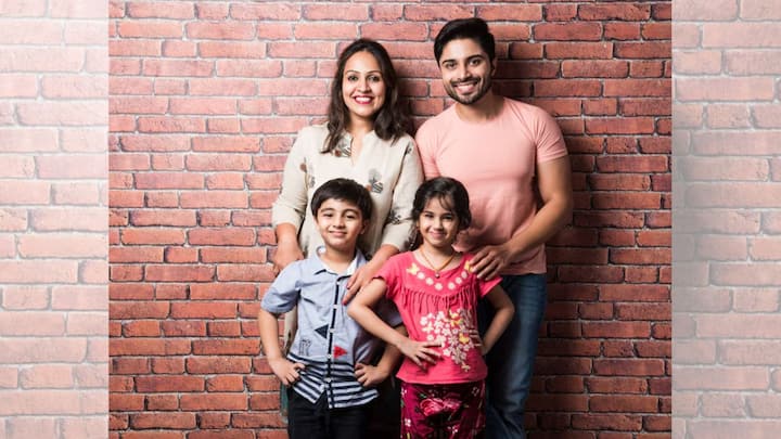 তবে এর আগেও একটি সমীক্ষায় একই বিষয় উঠে আসে। সেবার গবেষকরা জানিয়েছিলেন, মা-বাবার আচরণ কেন তার প্রতি আলাদা, তা যদি কোনও সন্তান বুঝে যায়, সেক্ষেত্রে তার মনে ততটা দাগ কাটে না বিষয়টি। কিন্তু যুক্তিযুক্ত কারণ না খুঁজে পেলে, তাদের মানসিক স্বাস্থ্যের উপর প্রভাব পড়ে।