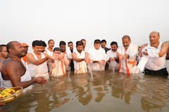 Saraswathi Pushkaralu: సరస్వతి పుష్కరాల్లో పాల్గొని స్నానమాచరించిన సీఎం రేవంత్ రెడ్డి