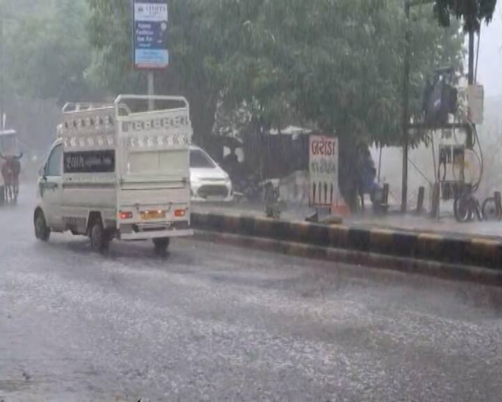 અચાનક આવેલા વરસાદથી વાતાવરણમાં ઠંડક પ્રસરી હતી, જેનાથી લોકોને ગરમીમાંથી રાહત મળી હતી. શહેરમાં વરસાદ પડતાં જ નાના બાળકોથી લઈ મોટા સૌ કોઈ વરસાદમાં નાહવા માટે બહાર નીકળી પડ્યા હતા અને વરસાદનો આનંદ માણ્યો હતો.