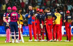 RCB :  आरसीबीचं टेन्शन मिटलं, ऑस्ट्रेलियाच्या वेगवान गोलंदाजाबाबत मोठी अपडेट, विराट कोहलीचं 'ते' स्वप्न पूर्ण होणार