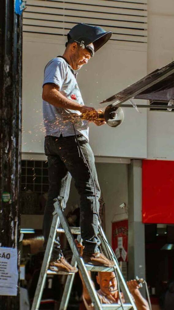 इंग्लैंड में कितनी मिलती है दिहाड़ी मजदूरी?