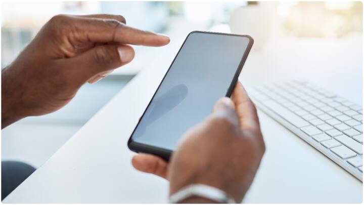 పీఎఫ్ అకౌంట్ని తెలుసుకునేందుకు మీరు ఓ నెంబర్కి మిస్డ్ కాల్ ఇస్తే సరిపోతుంది. 9966044425 నెంబర్కు మీ పీఎఫ్ రిజిస్టర్డ్ మొబైల్ నెంబర్ నుంచి మిస్డ్ కాల్ ఇవ్వండి.