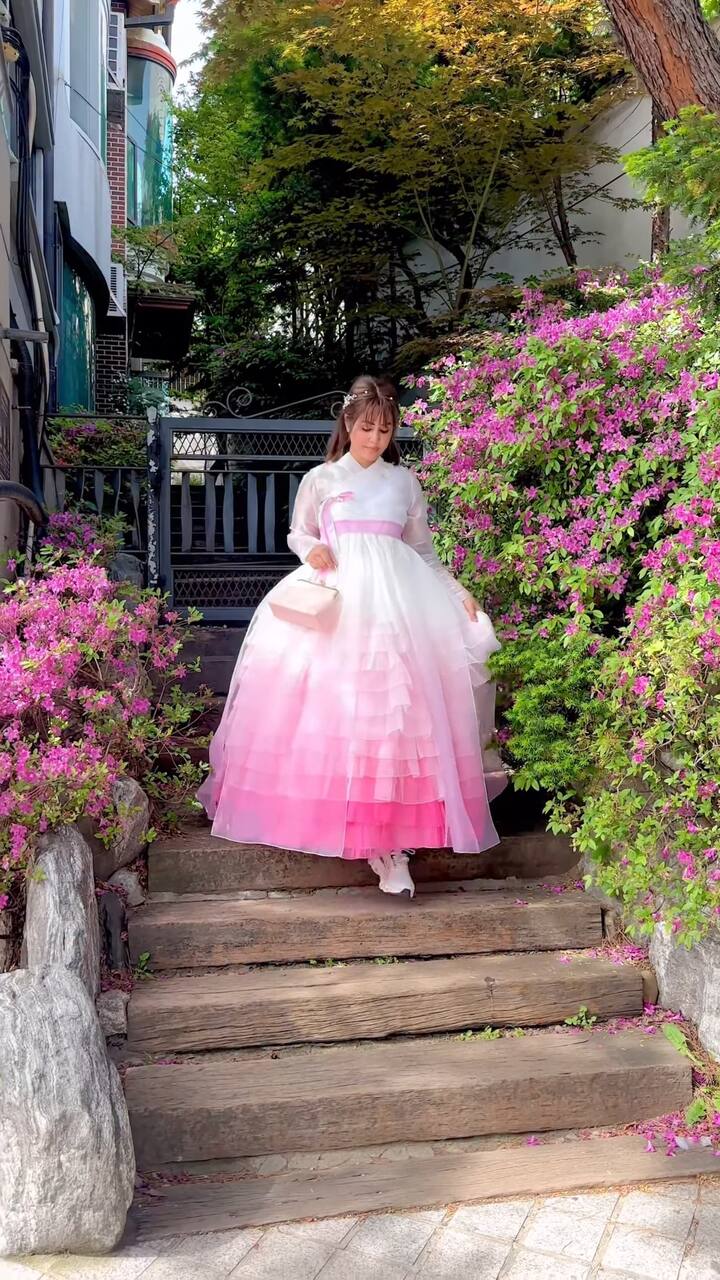 She expressed excitement to promote Korea’s culture, beauty, and cuisine, thanking officials for the honour. (All Images: Instagram/realhinakhan)