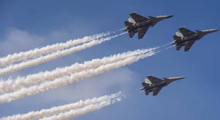 जर लढाऊ विमानातून बाहेर पडल्यानंतर वैमानिक शत्रूच्या हद्दीत पडले तर शत्रू त्यावर गोळीबार का करू शकत नाही? याबद्दल कोणते नियम निश्चित केले आहेत? हे आज आपण जाणून घेऊ.