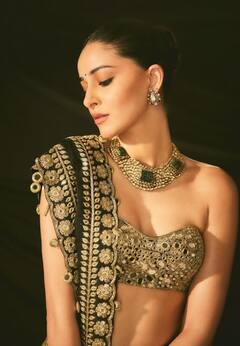 साड़ी में लगना चाहती हैं ग्लैमरस, तो बॉलीवुड की इन एक्ट्रेसेस के ऑफ शोल्डर ब्लाउज कलेक्शन से लें इंस्पिरेशन