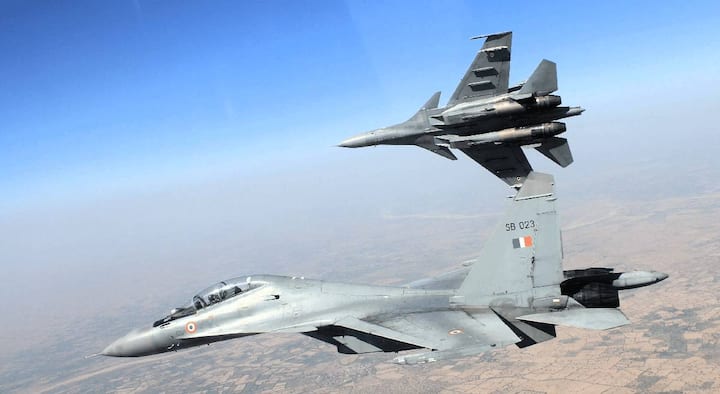 जिनिव्हा कन्व्हेन्शनचे चार अधिवेशने झाली होती, त्यापैकी तिसऱ्या करारमध्ये युद्धकैद्यांना मानवी वागणूक देण्याची तरतूद केलीय. ज्यामध्ये त्यांना वैद्यकीय सेवा, निवारा आणि पुरेसे अन्न पुरवणे यांचा समावेश करण्यात आला आहे.