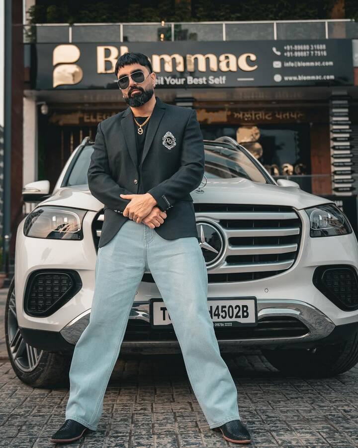 हाल ही में एक व्लॉग में अरमान मलिक ने इस पर बात की है.व्लॉग में अरमान कहते हैं कि लोग कई बार पूछते हैं कि मेरी कास्ट क्या है, इस पर उन्होंने कहा हिंदु या मुस्लिम कुछ नहीं होता हैं