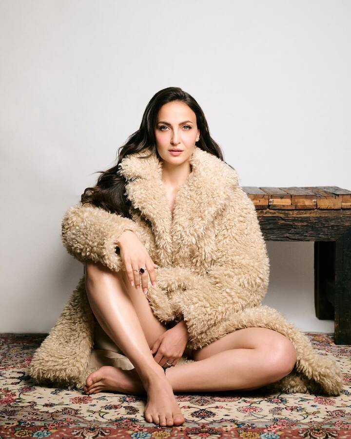 પરંતુ આ વખતે કંઈક એવું થયું કે એલી તેના કપડાના કારણે ચર્ચાનો વિષય બની છે. વાસ્તવમાં, એલીએ નવા લુકમાં તસવીરો શેર કરી છે. એલીનો આ લુક સોશિયલ મીડિયા પર ઝડપથી વાયરલ થઈ રહ્યો છે.