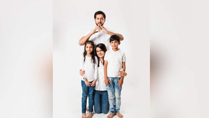 যে সন্তান মা-বাবার কথায় চলে, মা-বাবার সব কথাতেই তাদের সম্মতি থাকে, সেই সন্তান একটু বেশিই প্রিয় হয় মা-বাবার।