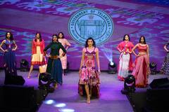 Miss World 2025: అందానికి అందం తెచ్చిన పోచంపల్లి వస్త్రాలు- ప్రపంచ సుందరీమణులే అసూయపడేలా సాగిన ఫ్యాషన్ షో