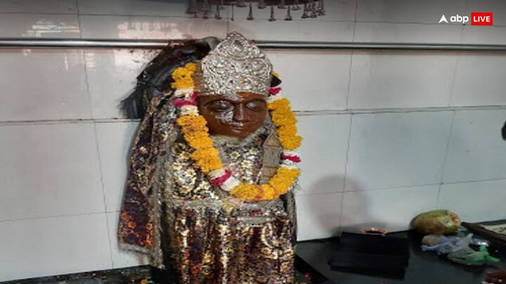 किसी व्यक्ति को अगर सपने में शनि मंदिर दिखाई देता है तो ये बेहद ही शुभ संकेत है। मान्यता है इससे व्यक्ति को बड़ा धन लाभ हो सकता है.