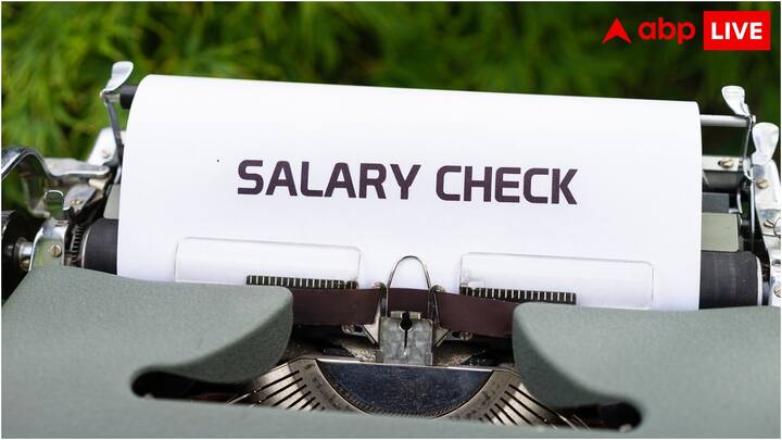 30 दिन की सैलरी की गणना के लिए कानूनी नियम भी है, जिसके तहत ग्रेच्युटी की गणना की जाती है. दरअसल, ग्रेच्युटी की गणना करते समय 30 दिन के महीने में 26 कार्यदिवस मानकर कर्मचारी को 15 दिन का औसत निकालकर भुगतान किया जाता है.