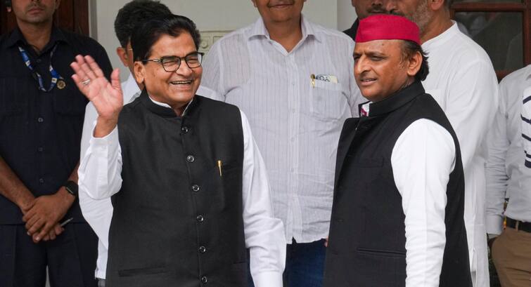 व्योमिका सिंह पर बयान देकर बुरे फंसे अखिलेश के चाचा रामगोपाल? अब सपा ने दी ये प्रतिक्रिया Samajwadi Party Defense of Ram Gopal Yadav on Wing Commander Vyomika Singh Comment व्योमिका सिंह पर बयान देकर बुरे फंसे अखिलेश के चाचा रामगोपाल? अब सपा ने दी ये प्रतिक्रिया