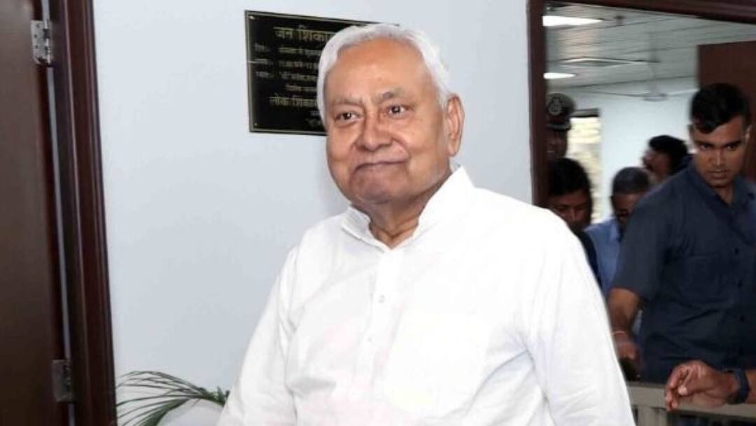 लखनऊ बस हादसे पर CM नीतीश ने जताया शोक, बिहार के पांच यात्रियों की मौत पर मुआवजे का ऐलान CM Nitish Kumar expressed grief over Bihar passengers death in Lucknow after bus catches fire लखनऊ बस हादसे पर CM नीतीश ने जताया शोक, बिहार के पांच यात्रियों की मौत पर मुआवजे का ऐलान