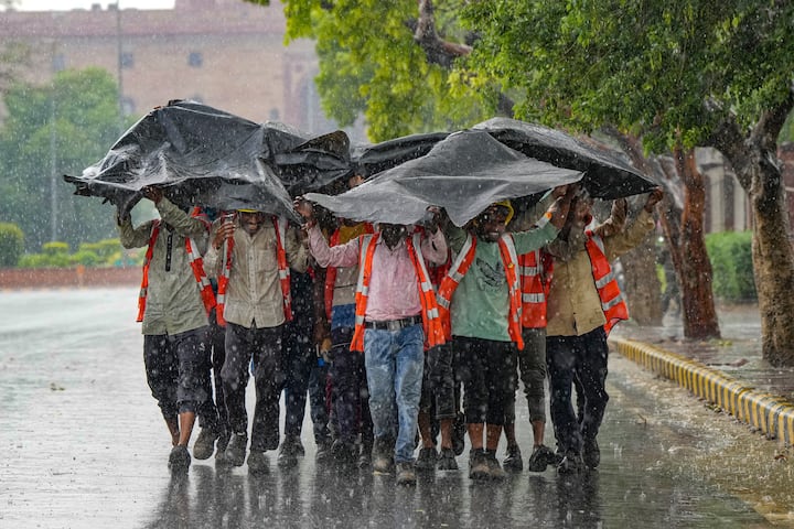 আন্দামান দ্বীপপুঞ্জের বাকি অংশ কভার করবে মৌসুমি বায়ু। উত্তরপূর্ব আসাম কঙ্কন এবং গুজরাটে সক্রিয় ঘূর্ণাবর্ত। আন্দামান সাগরে সক্রিয় ঘূর্ণাবর্ত। উত্তরাখণ্ডে রয়েছে আরও একটি ঘূর্ণাবর্ত। ঘূর্ণাবর্ত রয়েছে বিহার এবং উত্তরবঙ্গের উপরে। দক্ষিণ-পশ্চিম বঙ্গোপসাগর এবং সংলগ্ন তামিলনাডু উপকূলে রয়েছে সক্রিয় আরো একটি ঘূর্ণাবর্ত । পশ্চিমী ঝঞ্ঝা উত্তর পশ্চিম ভারতের বেশ কিছু রাজ্যে। নিম্নচাপ অক্ষরেখার দাপট। উত্তরবঙ্গ ও সিকিম থেকে অক্ষরেখা দক্ষিণ-পূর্ব মধ্যপ্রদেশ পর্যন্ত বিস্তৃত যেটি দক্ষিণ ছত্রিশগড়ের উপর দিয়ে রয়েছে।