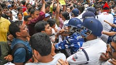 Teachers Protest: রক্তাক্ত হয়েও মামলার মুখে, শিক্ষদের বিরুদ্ধে একাধিক ধারা যোগ পুলিশের