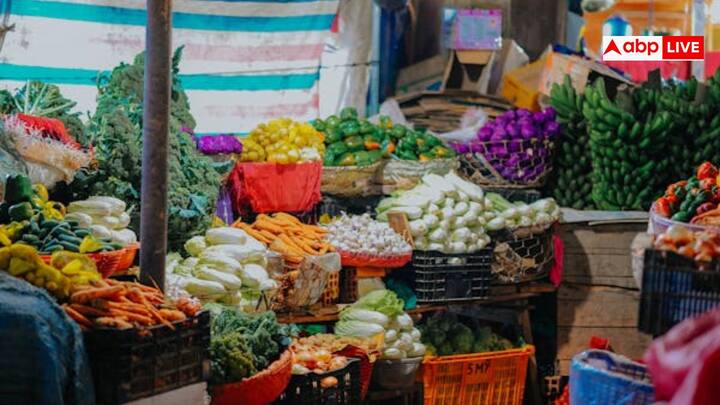 इस लिस्ट में आखिरी नाम जापान के टोक्यों में स्थित Tsukiji Fish Market मार्केट का है. यह मछली के लिए सबसे बड़ी मार्केट में से एक है. यहां मछली के अलावा  सब्जियां, सॉस और अचार भी बड़े पैमाने पर बेचे जाते हैं.