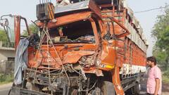 बुलंदशहर में तेज रफ्तार ट्रक की हुई सवारियों से भरी कैंटर से टक्कर, 3 की मौत 31 घायल