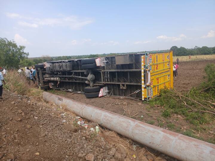 दरम्यान, कंटेनर चालकाच्या विरोधात गुन्हा दाखल करण्याची प्रक्रिया सुरू आहे.